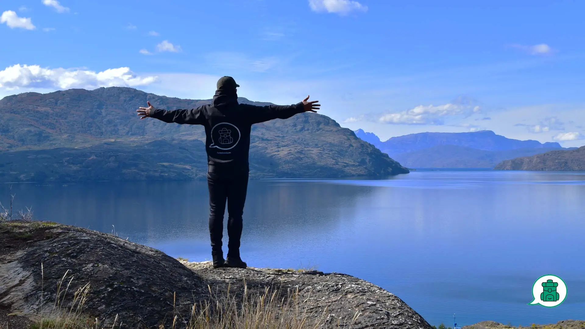Guía de turismo John Cristancho en mirador de la Patagonia