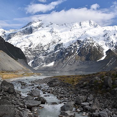 Amanecer nevado en Aoraki / Mount Cook Paisaje blanco con nieve en Mount Cook, Nueva Zelanda.