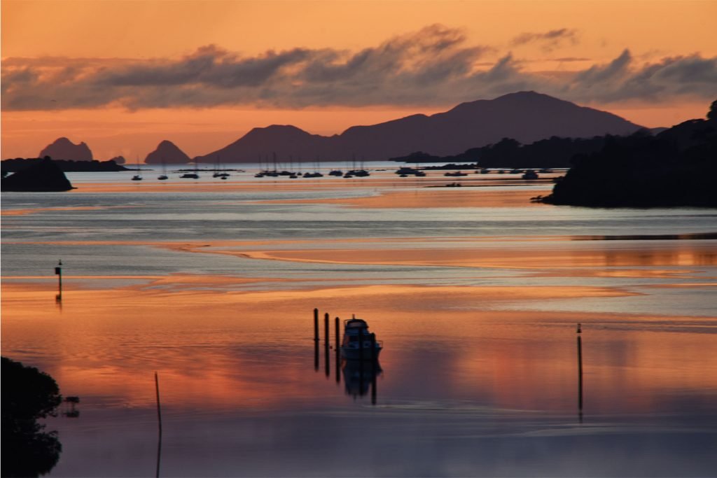 Amanecer ardiente en Kerikeri, Nueva Zelanda Voluntariado en Nueva Zelanda Kerikeri
