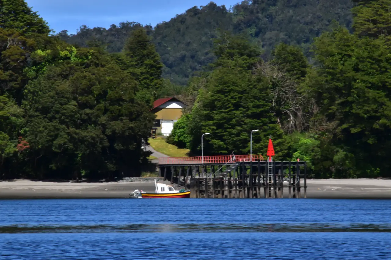 Muelle de Puerto Raúl Marín Balmaceda